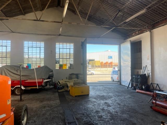 To Let commercial Property for Rent in Neave Eastern Cape